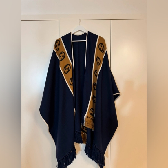 GUCCI Reversible Interlocking GG Cape - Picture 1 of 8